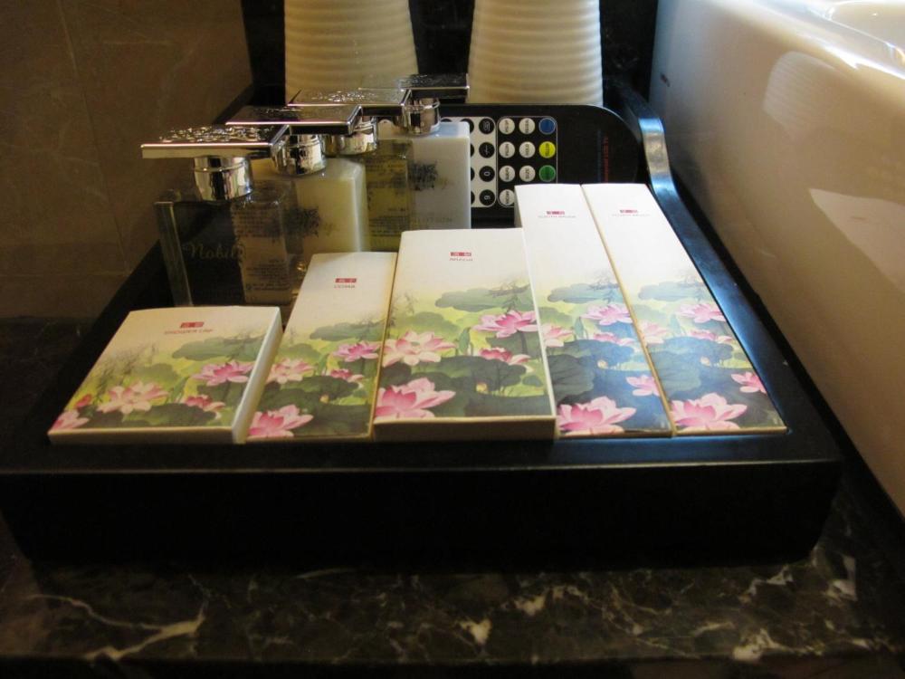 Executive Double or Twin Room at Hotel Beverly Plaza, photo 4